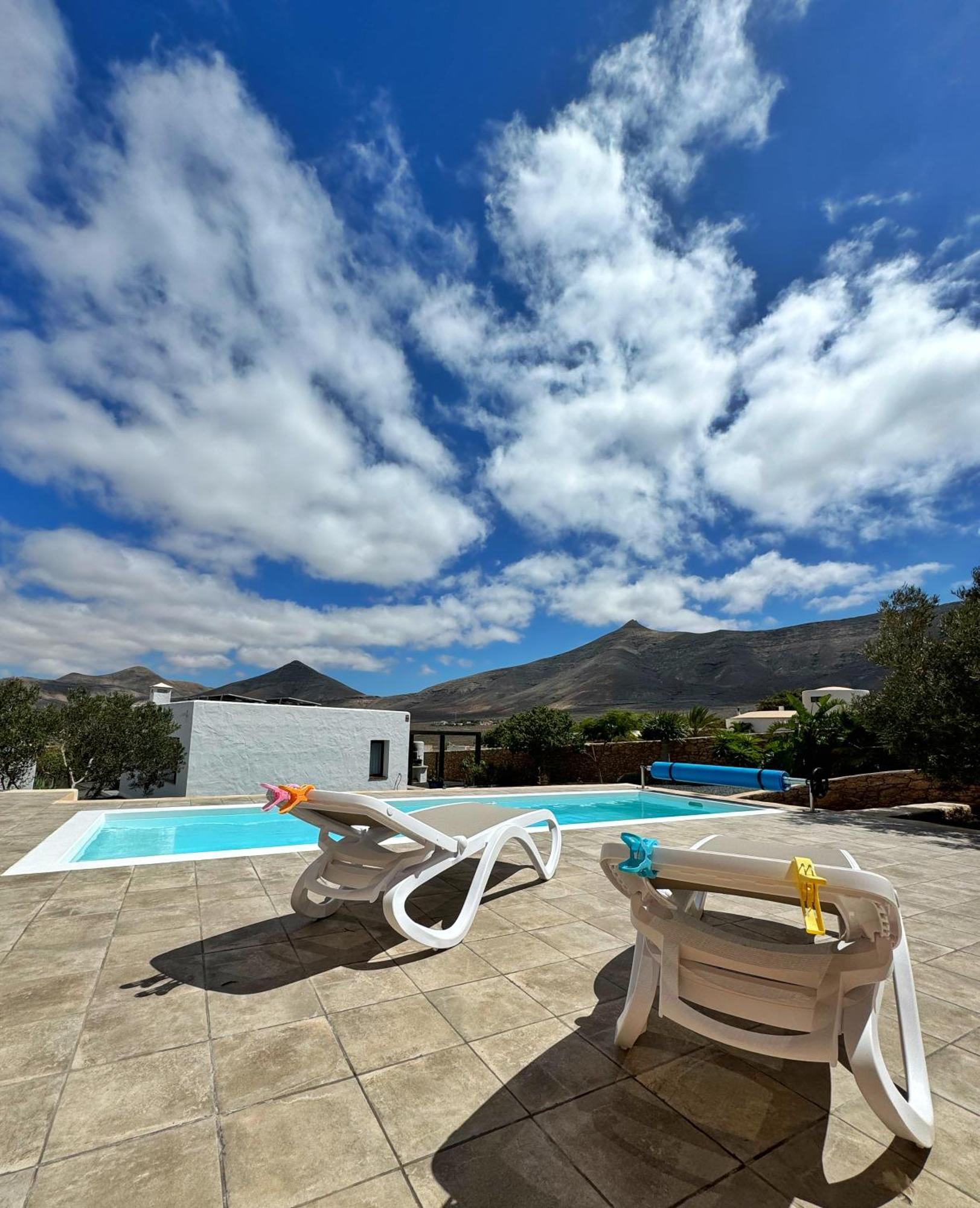 Casa Marisa With Heated Pool & Garden Villa Тиндая Екстериор снимка